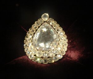 What Is The Cheapest Stone That Looks Like A Diamond? Diamond pendant