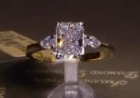 #86470 | T1.48ct | Three Stone Radiant Centre with Two Pear Side Diamonds | Set in 18ct Yellow Gold