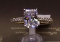 #89109 | T1.86ct | Radiant Cut Solitaire with Diamond Shoulders | Set in 18ct Yellow Gold