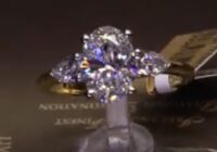 #87539 | T2.52ct | Oval Centre with Two Pear Diamonds on each side | Set in 18ct Yellow Gold