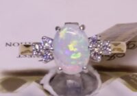 #87842 | OP1.02ct | Oval Opal with Diamonds on the Side | Set in 18ct Yellow Gold