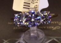 #88121 | T2.20ct | Three Stone Round Brilliant | Set in 18ct Yellow Gold