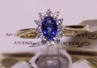#87838 | S0.65ct | Oval Sapphire with Round Brilliant Diamond Halo | Set in 18ct Yellow Gold