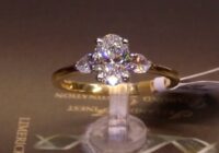 #90840 | T1.30ct | Oval with Pear Side Diamonds | Set in 18ct Yellow Gold