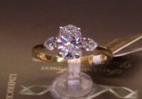 #90842 | T1.56ct | Oval with Two Pear Side Diamonds | Set in 18ct Yellow Gold