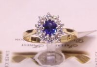 #79086 | S0.81ct/D0.44ct | Oval Sapphire with Round Brilliant Diamond Cluster | 18ct Yellow Gold
