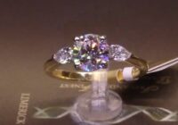 #90844 | T1.71ct | Round Brilliant with Two Pear Side Diamonds | Set in 18ct Yellow Gold