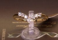 #90876 | T0.29ct | Round Brilliant and Pear Shaped Wedding Band | Set in 18ct Yellow Gold