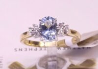 #91071 | AQ0.97/D0.10 | Oval Aquamarine with Diamond Clusters on the Sides | Set in 18ct Yellow Gold
