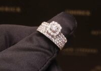 #75314 | T1.00ct | Round Brilliant Cushion Halo With Diamond Shoulders | Set in 18ct Yellow Gold