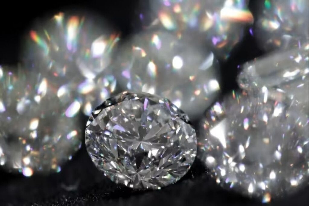 EU to Consider Banning Sale of Russian Diamonds