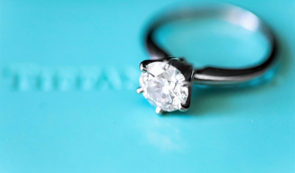 Gemstone Engagement Rings: The New Trend Capturing Hearts and Market Share