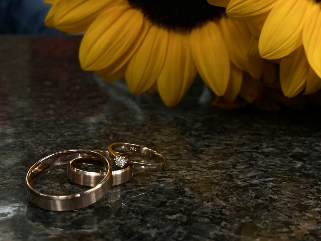 Gemstone Engagement Rings: The New Trend Capturing Hearts and Market Share