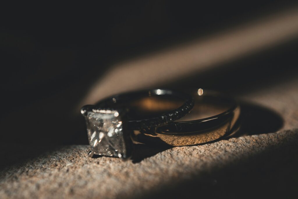 Gemstone Engagement Rings: The New Trend Capturing Hearts and Market Share