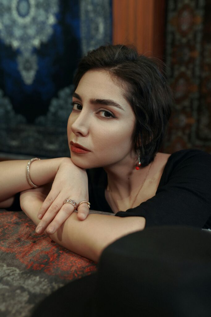 The Dazzling Display of High Jewelry on the Red Carpet: Glamour, Uniqueness and Storytelling through Gemstones